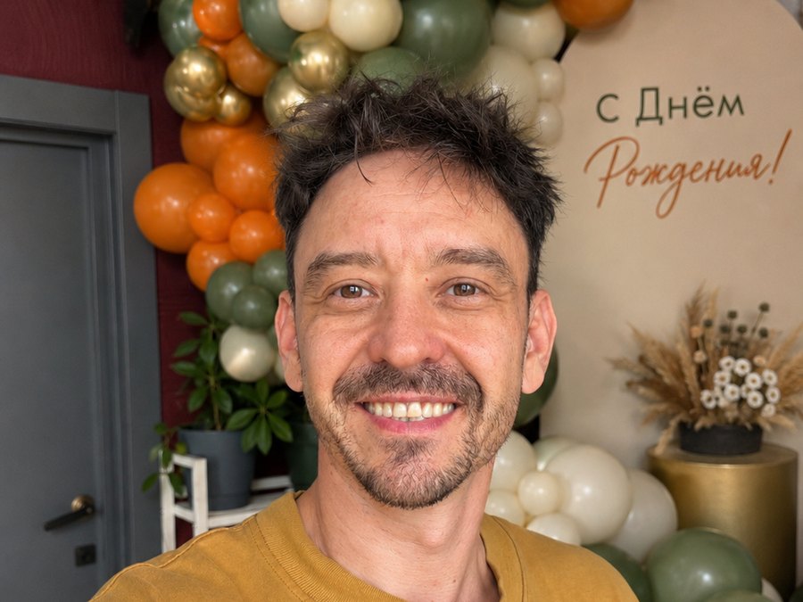 Руслан Гайфуллин за работой в студии аэродизайна
